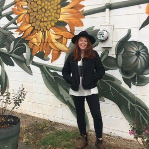 Meet your Posher, Dalia